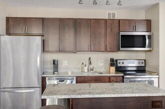 1 W Superior St in Chicago, IL - Building Photo - Building Photo