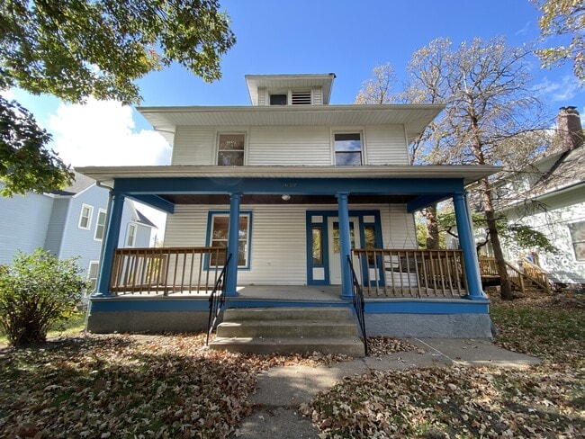 property at 1622 E 8th St