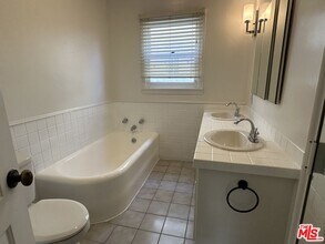 147 N Orange Dr in Los Angeles, CA - Building Photo - Building Photo