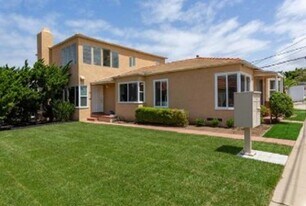 1558-1564 Ebers St in San Diego, CA - Building Photo