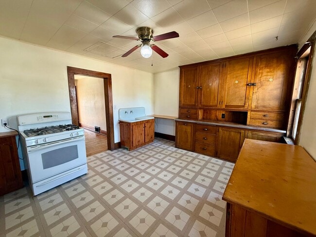property at 733 S 6th Ave
