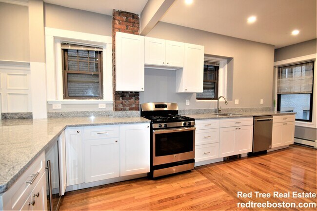 48 Englewood Ave, Unit #3 in Boston, MA - Foto de edificio - Building Photo