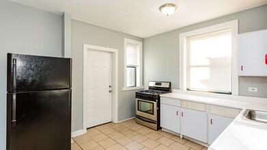 2217 E 69th St in Chicago, IL - Building Photo - Building Photo