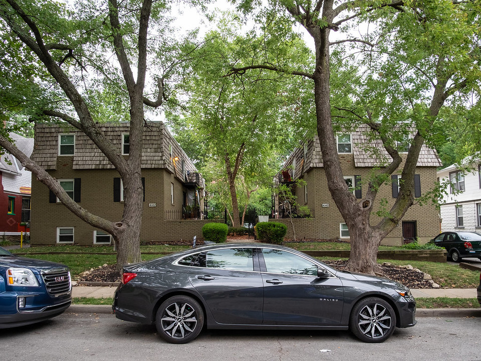 Oak Street in Kansas City, MO - Building Photo