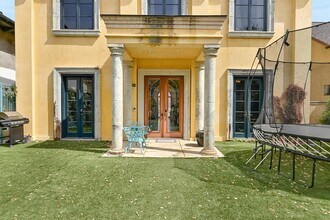 504 Sunny Ln in Austin, TX - Building Photo - Building Photo