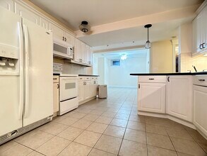 6 Delaware Plz, Unit B in Boston, MA - Building Photo - Building Photo