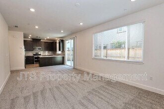 3513 Birdland Ave in Sacramento, CA - Building Photo - Building Photo