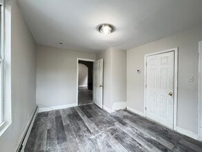 79 Myrtle Ave, Unit 2 in Jersey City, NJ - Building Photo - Building Photo