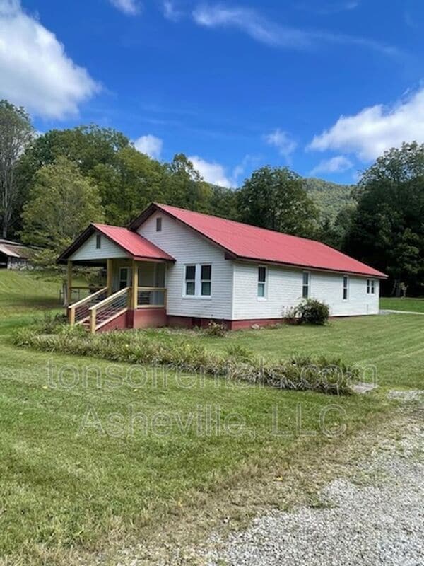 360 N Jones Creek Rd in Franklin, NC - Building Photo - Building Photo