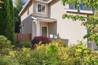 892 Ebbets Dr in Tumwater, WA - Building Photo - Building Photo