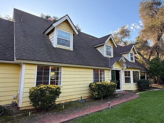 849 Oak Ln in Escondido, CA - Building Photo - Building Photo