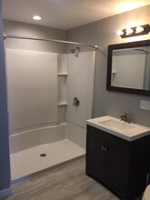 28 Gouverneur St, Unit B in Canton, NY - Foto de edificio - Building Photo