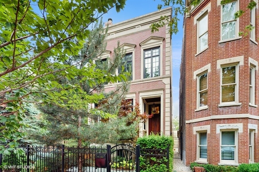 2226 N Magnolia Ave in Chicago, IL - Building Photo