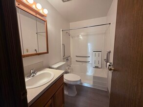 Riverside Terrace- USDA Subsidized Housing in Sheridan, OR - Foto de edificio - Building Photo