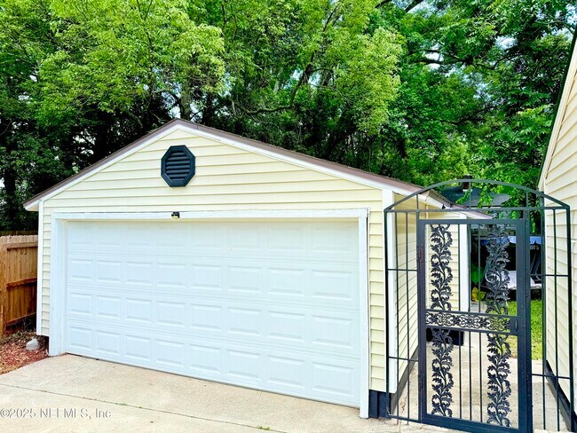 1319 Azalea Dr in Jacksonville, FL - Building Photo - Building Photo