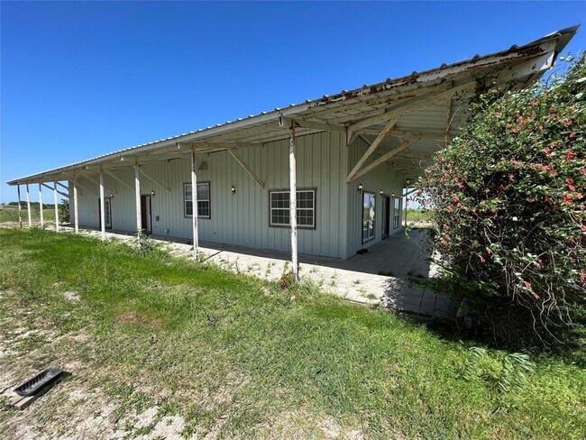 333 Co Rd 497 in Taylor, TX - Building Photo - Building Photo