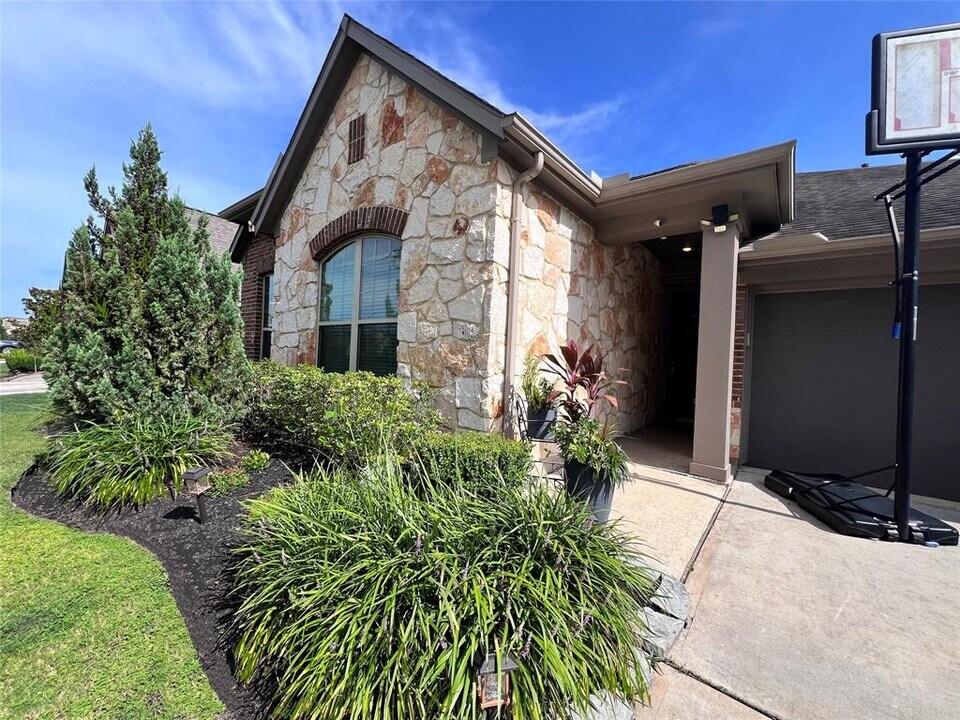 9327 Victory Cyn Ln in Tomball, TX - Building Photo