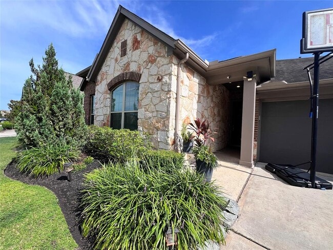 9327 Victory Cyn Ln