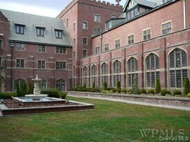 207 Chateau Rive in Peekskill, NY - Building Photo