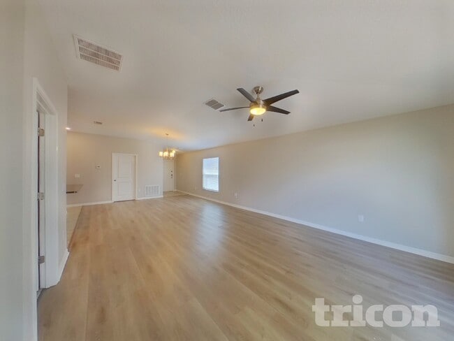 8440 Hunters Fork Loop in Ruskin, FL - Building Photo - Building Photo