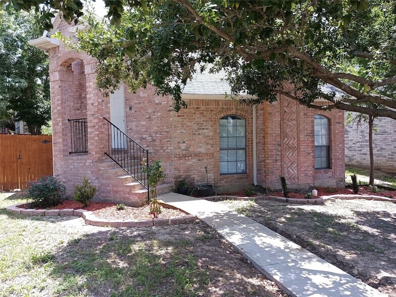 12718 Hilltop Dr in Balch Springs, TX - Building Photo