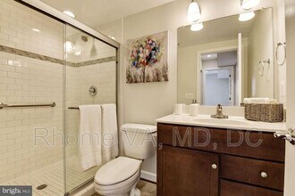 4113 S Four Mile Run Dr in Arlington, VA - Building Photo - Building Photo