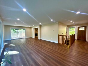 24845 Evergreen Rd in Philomath, OR - Foto de edificio - Building Photo