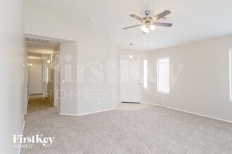 557 E Jeanne Ln in San Tan Valley, AZ - Foto de edificio - Building Photo