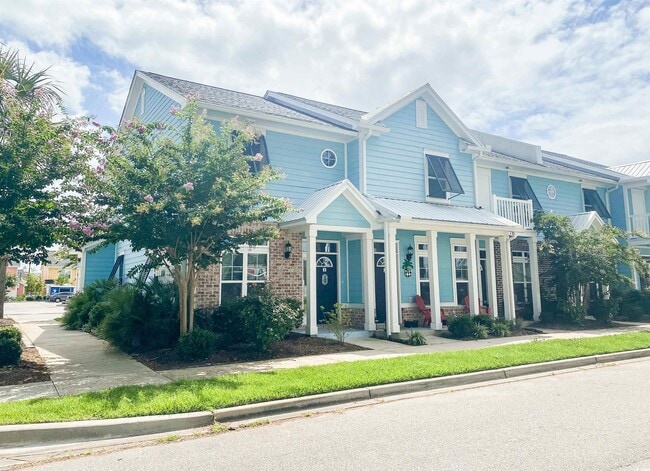 780 Gabreski Ln