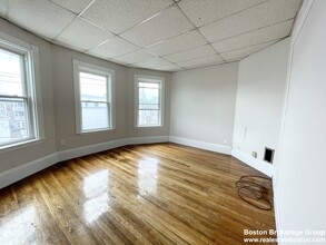 28 Harbor View St, Unit #3 in Boston, MA - Building Photo - Building Photo