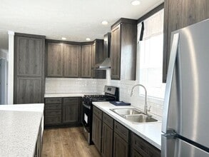 29909 Flushing Dr in New Baltimore, MI - Building Photo - Building Photo