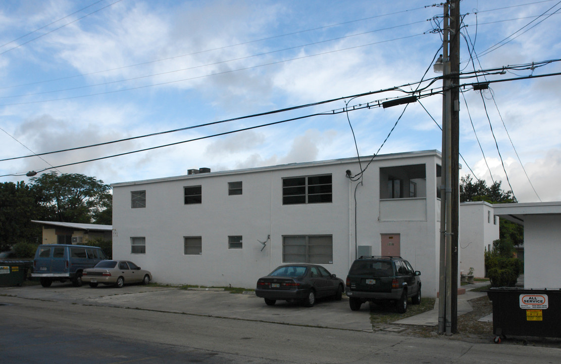 Madison Terrace in Hollywood, FL - Building Photo