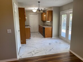 449 W Hines St in Republic, MO - Building Photo - Building Photo