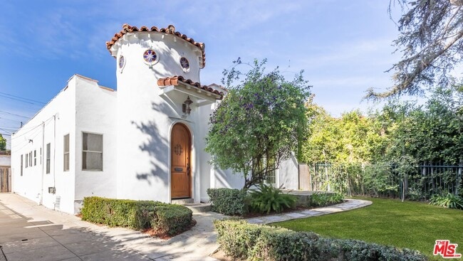 property at 1557 N Stanley Ave