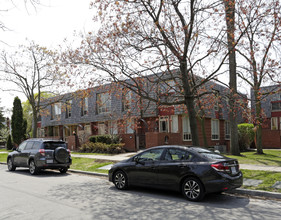 38 Yorkminster Rd in Toronto, ON - Building Photo - Primary Photo