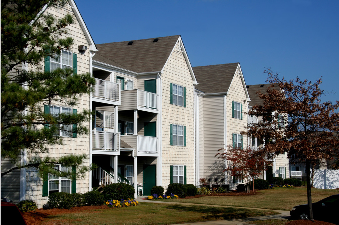 Taylor Pointe Apartments in Chesapeake, VA - Building Photo