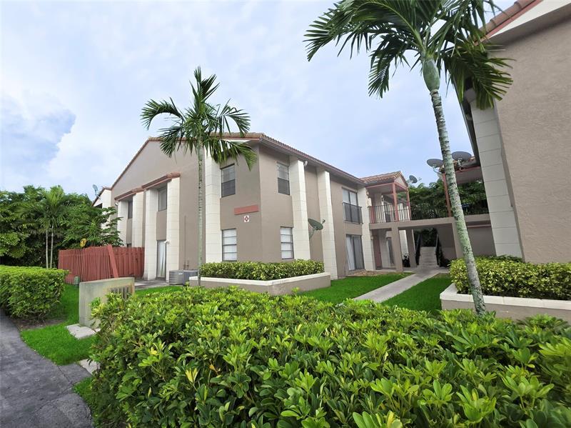 3187 Coral Ridge Dr in Coral Springs, FL - Building Photo