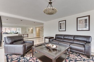 225 1st St-Unit -2K in Mineola, NY - Building Photo - Building Photo