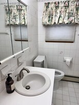 16 Garwood Ct S, Unit Master bedroom in Garfield, NJ - Building Photo