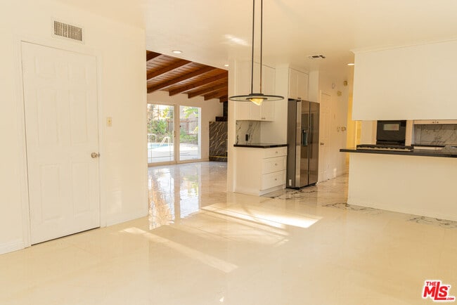 5604 Valley Circle Blvd in Los Angeles, CA - Building Photo - Building Photo