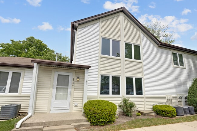 1004 Inverrary Ln in Deerfield, IL - Building Photo - Building Photo