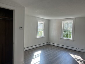 119 Pleasant St in Windsor, CT - Building Photo - Building Photo