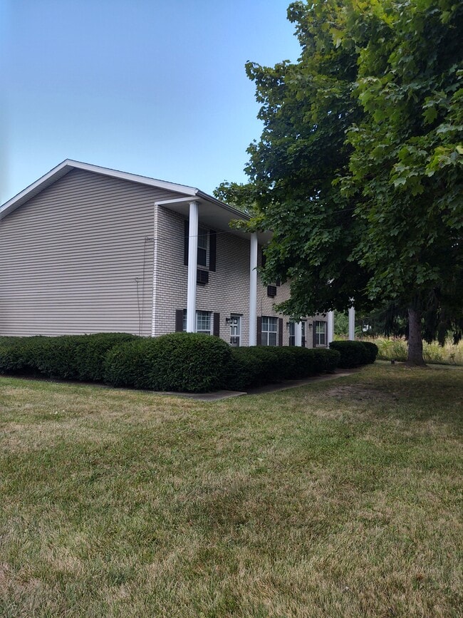 property at 10576 Market Ave N