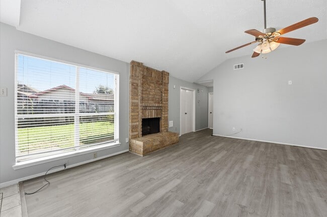 7011 Lost Thicket Dr in Houston, TX - Building Photo - Building Photo