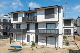 The Ayva at Oaklawn in Dallas, TX - Building Photo - Building Photo