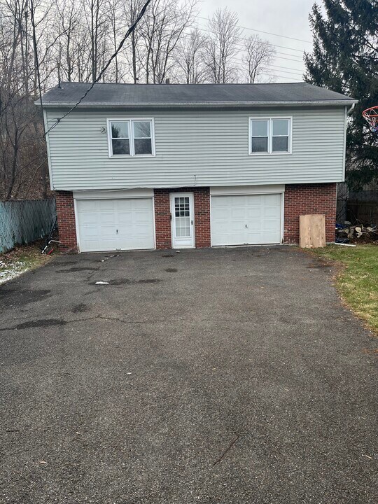 120 Annetta St in Vestal, NY - Building Photo