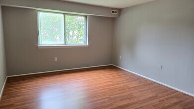 11324 Cherry Hill Rd, Unit 201 in Beltsville, MD - Building Photo - Building Photo
