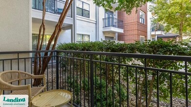 15777 Quorum Dr, Unit 2122 in Addison, TX - Foto de edificio - Building Photo