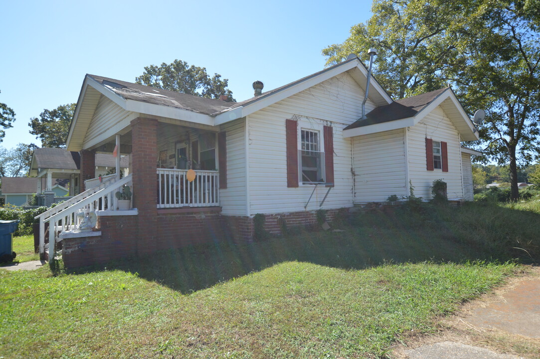 2130 Moore Ave in Anniston, AL - Building Photo