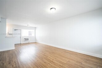6871 Abbott Ave in Miami Beach, FL - Building Photo - Building Photo